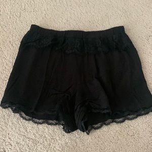 Potter’s Pot Lace Black Shorts